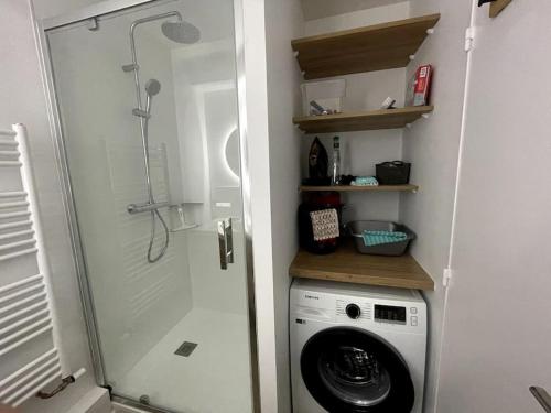 Φωτογραφία από το άλμπουμ του Hisse et Oh, T2 avec balcon vue port et parking στη Βαν