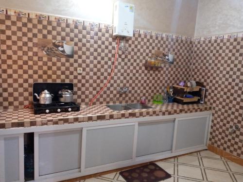 a kitchen with a counter top with a sink at شقة العتماني للكراء اليومي in Rissani