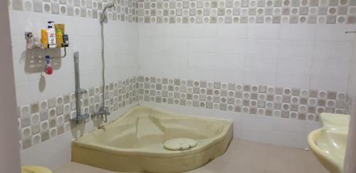 A bathroom at Kumara Homestay Jogja