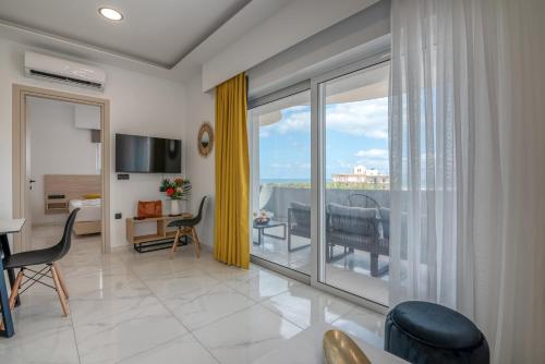 Lysithea Apartments - brand new, stylish & central