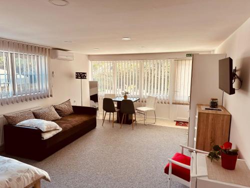 Studio Apartman Iovia place