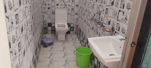 a small bathroom with a toilet and a sink at OYO Flagship Tirupati Lawn And Hotel in Lucknow