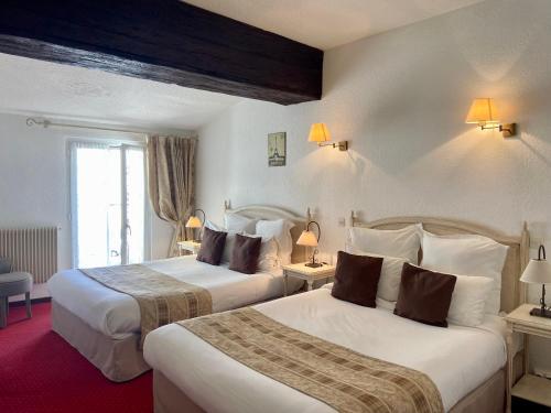 a hotel room with two beds and two lamps at Hôtel Porte de Camargue - Les Quais d'Arles in Arles