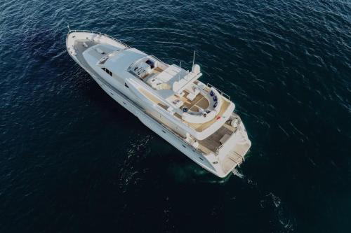 Beyond82: Luxury Yacht in Puglia