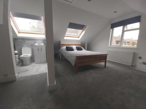 Cama ou camas em um quarto em Stony Stratford Private Cosy Home