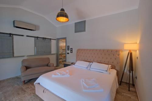 Postel nebo postele na pokoji v ubytování Luxurious and serene bungalow surrounded by stunning mountain view