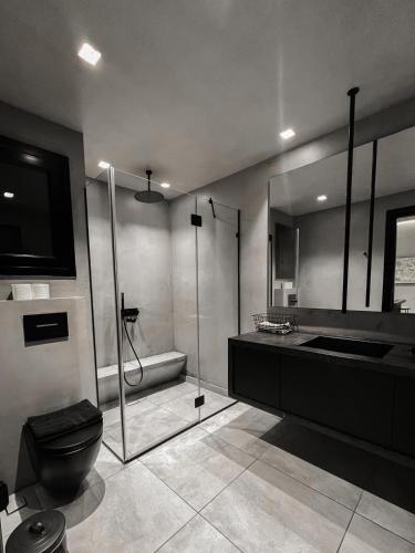 Koupelna v ubytování CASAGOLD Glyfada Luxury Apartment Near The Sea