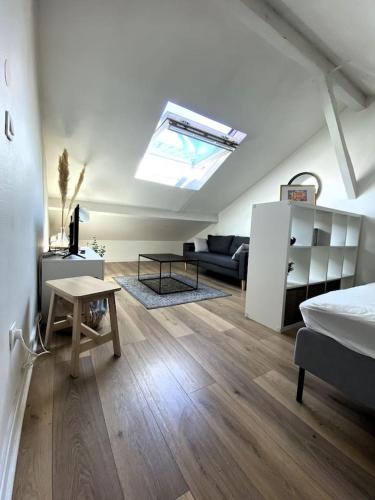 Photo de la galerie de l'établissement Villeurbanne • T1 Février • HostisY, à Villeurbanne