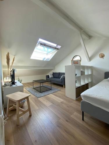 Photo de la galerie de l'établissement Villeurbanne • T1 Février • HostisY, à Villeurbanne