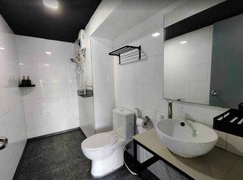 a bathroom with a white toilet and a sink at Spacious City Duplex 2 to 6pax, 1U-Ikea-Curve, Netflix in Petaling Jaya
