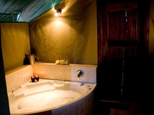 Ванна кімната в Mattanu Private Game Reserve