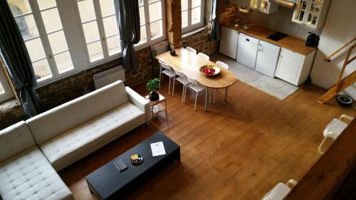 Kuchyň nebo kuchyňský kout v ubytování La Loge Du Vieux Lyon