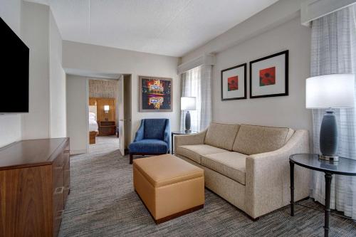 Embassy Suites by Hilton Detroit Metro Airport Image