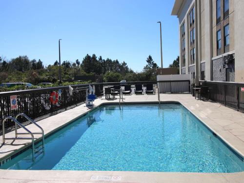 a swimming pool on the side of a building at Hampton Inn Saint Augustine-I-95 in Saint Augustine
