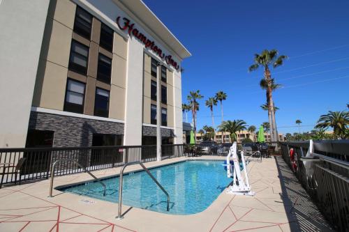 a swimming pool in front of a hotel at Hampton Inn Saint Augustine-I-95 in Saint Augustine