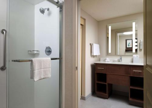 Vonios kambarys apgyvendinimo įstaigoje Homewood Suites by Hilton Somerset