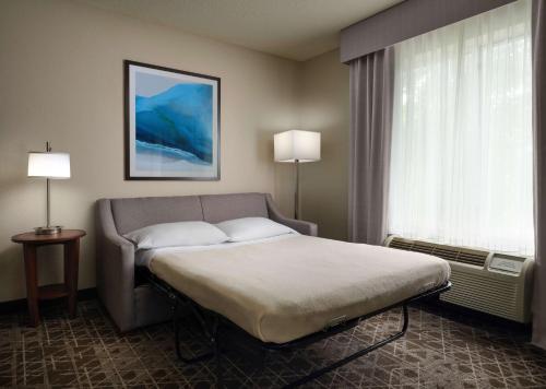 Lova arba lovos apgyvendinimo įstaigoje Homewood Suites by Hilton Somerset