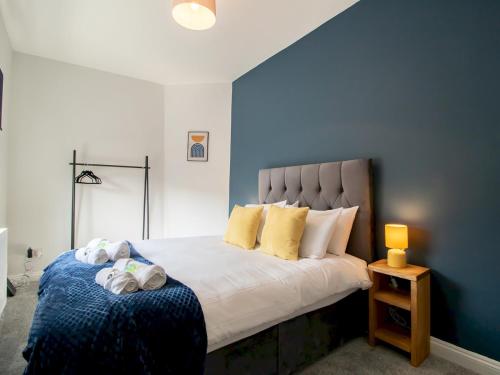 Ein Bett oder Betten in einem Zimmer der Unterkunft Pass the Keys Stylish Terrace with Free Parking