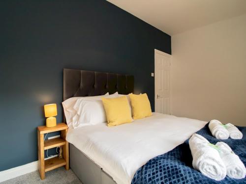 Ein Bett oder Betten in einem Zimmer der Unterkunft Pass the Keys Stylish Terrace with Free Parking