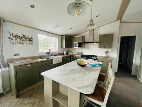 A kitchen or kitchenette at Hedgerow Lodge with Hot Tub