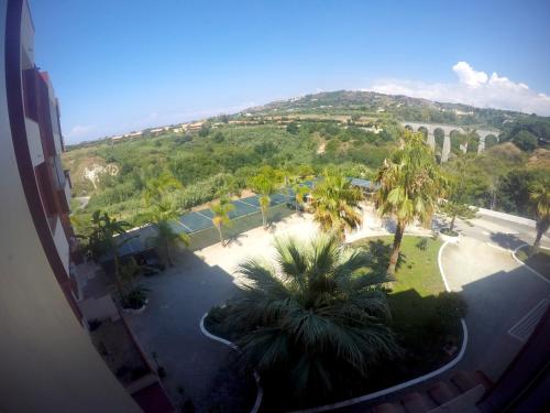 an aerial view of a park with palm trees at Residence Hotel Felix in Ricadi
