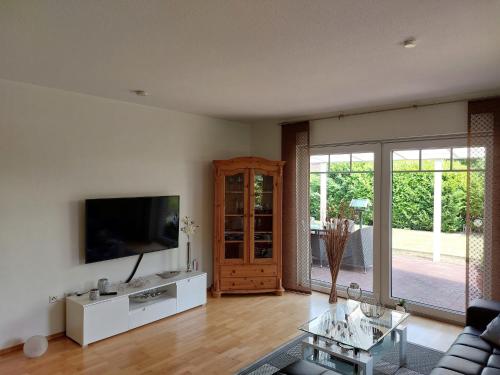 Televisyen dan/atau pusat hiburan di Ferienhaus mit Herz in Dörpen