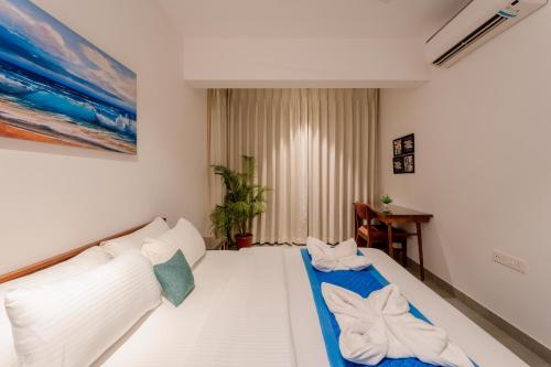 a hotel room with a bed and a desk at HideAway 2BHK Villa Style Apartment - Stay To Unwind in Old Goa