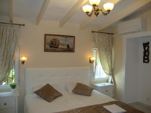 a bedroom with a white bed with two pillows at "VILLA VISTA JAVEA" - Habitaciones vacacionales in Jávea