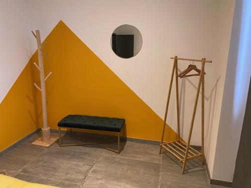 a room with a black bench and a mirror at Les Quais de la Vesdre in Verviers