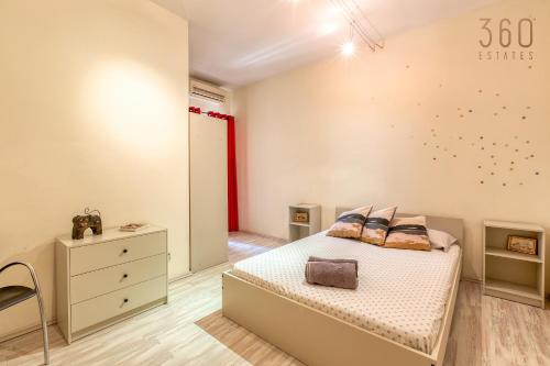Ein Bett oder Betten in einem Zimmer der Unterkunft Stunning 3BR Marina View APT in Pieta with Balcony by 360 Estates