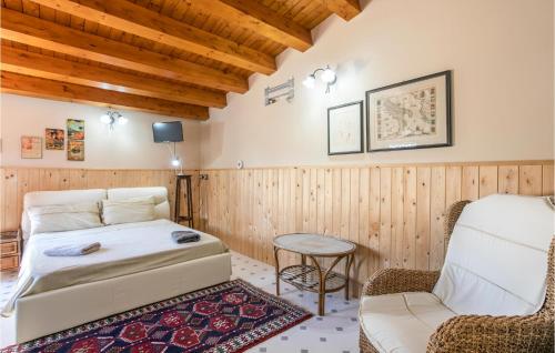 a bedroom with a bed and a couch and a chair at Beautiful Home In Grammichele With Kitchenette in Grammichele