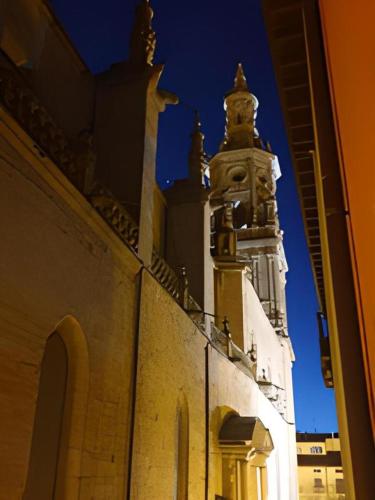 Segundo Caballerias, centrico al lado Catedral, Aire Acondicionado