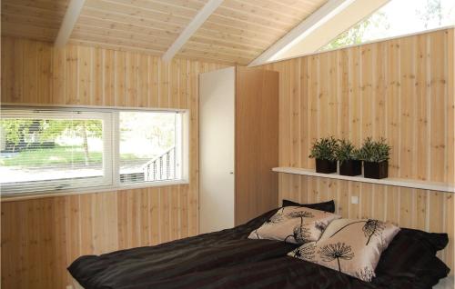 A bed or beds in a room at Awesome Home In Grenaa With Sauna