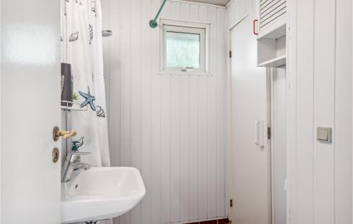 Koupelna v ubytování Gorgeous Home In Hemmet With Sauna