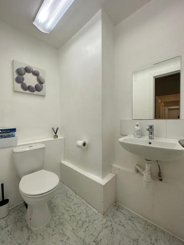 Koupelna v ubytování Bright, Warm & Cozy house in Harpurhey