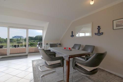 a dining room with a table and chairs at FW2 Deichperle in Hofe