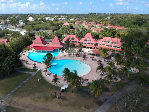 an aerial view of the pool at the resort at At home in Sainte-Anne