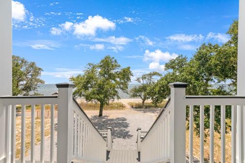 Gambar di galeri bagi Pelican View Beach House - Private Beach!! di Ocean Springs
