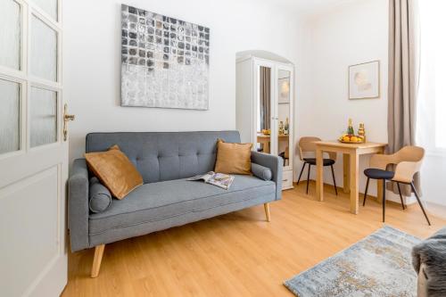 Ruang duduk di King´s Road Residence