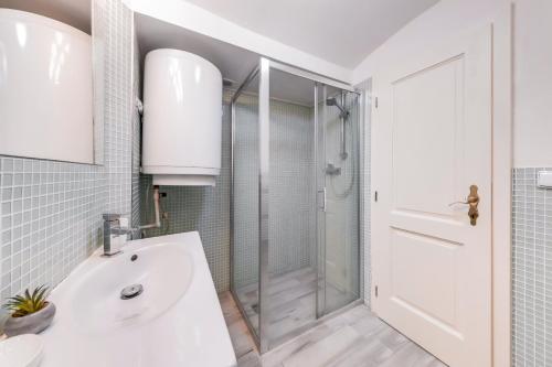 Bilik mandi di King´s Road Residence