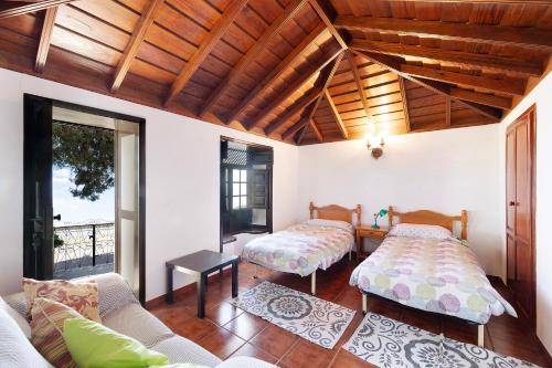 a living room with two beds and a couch at El Morro in Tijarafe