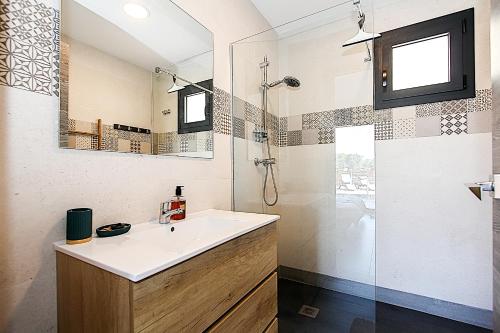 a bathroom with a sink and a shower at Villa Esperanza in Vidreres