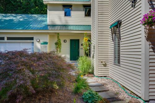 Un jardín fuera de Charming Thornton Escape with Sauna and Gazebo!