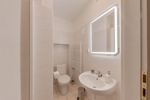 Bilik mandi di King´s Road Residence