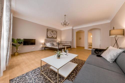 Ruang duduk di King´s Road Residence