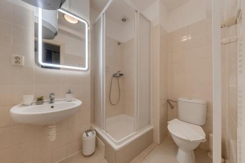 Bilik mandi di King´s Road Residence