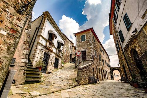 Φωτογραφία από το άλμπουμ του INN Piazza in Montemerano, the heart of Tuscany σε Montemerano