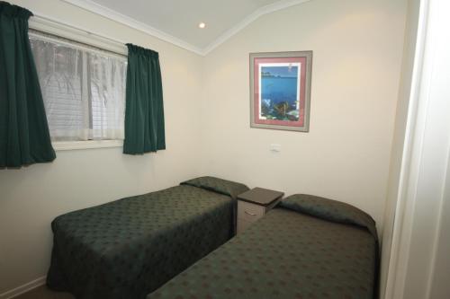 Postel nebo postele na pokoji v ubytování Brisbane Gateway Resort