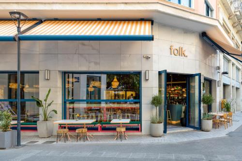 Un restaurant u otro lugar para comer en Bob W Athens Eolou