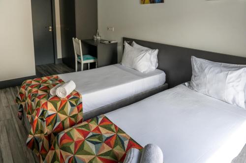 Postel nebo postele na pokoji v ubytování Residencial Kuarenta&Um